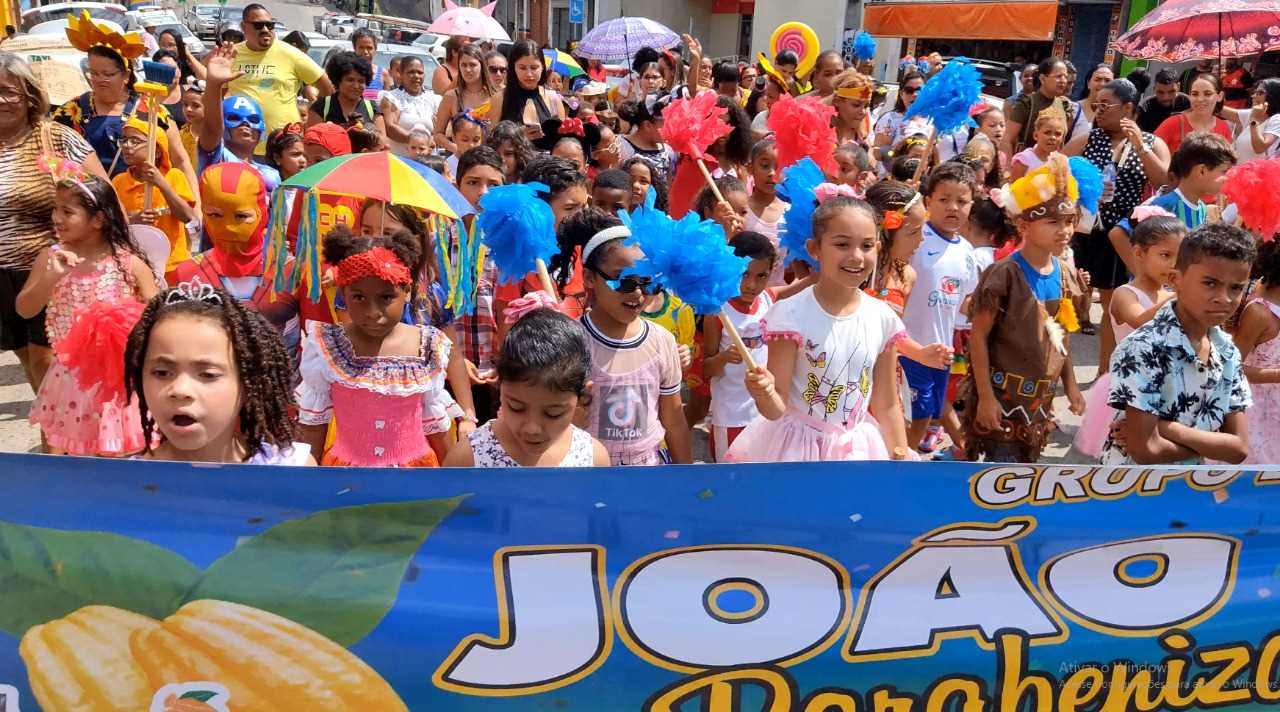 Camacã: Grupo Escolar João XXIII e Grupo Escolar Clériston Andrade promoveram desfile em homenagem as crianças